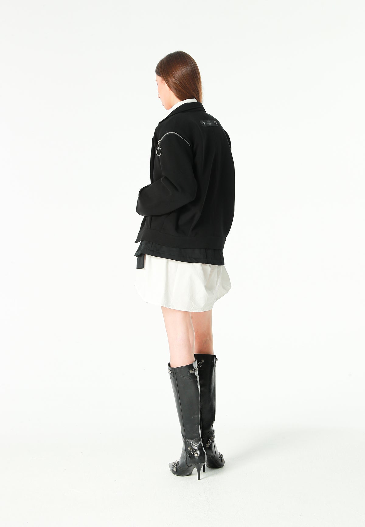 Blazer corto con cremalleras en mangas y hombros | MWM [PS_COLORS:BLACK]