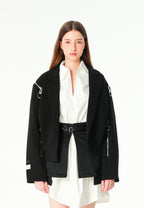 Blazer corto con cremalleras en mangas y hombros | MWM [PS_COLORS:BLACK]