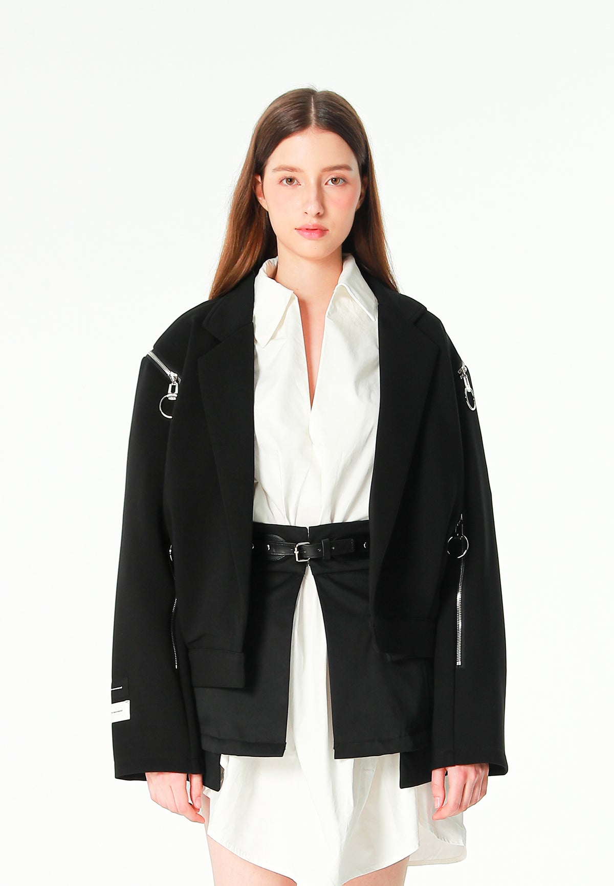 Blazer corto con cremalleras en mangas y hombros | MWM [PS_COLORS:BLACK]