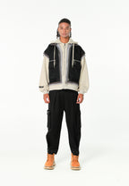 Chaqueta multicapa con capucha, cremallera y paneles superpuestos | MWM [PS_COLORS:BLACK]
