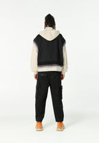 Chaqueta multicapa con capucha, cremallera y paneles superpuestos | MWM [PS_COLORS:BLACK]