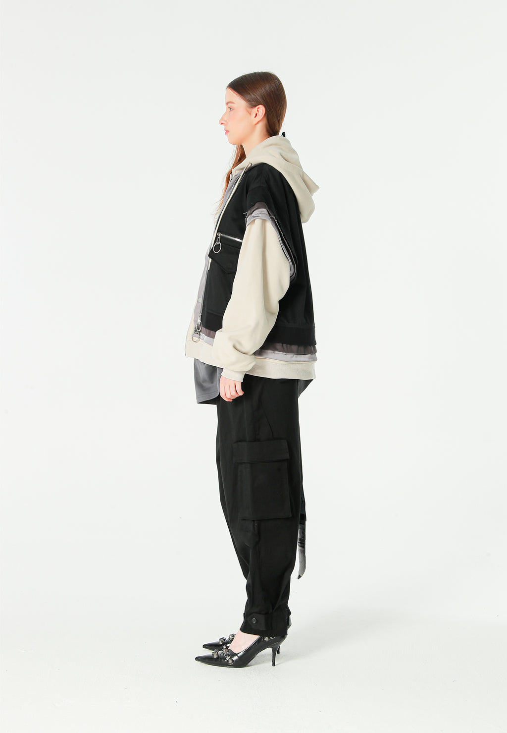 Chaqueta multicapa con capucha, cremallera y paneles superpuestos | MWM [PS_COLORS:BLACK]