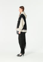 Chaqueta multicapa con capucha, cremallera y paneles superpuestos | MWM [PS_COLORS:BLACK]