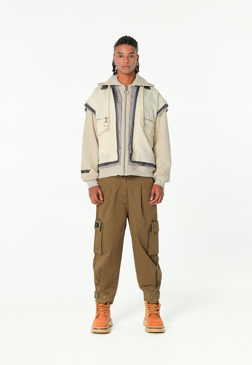 Chaqueta multicapa con capucha, cremallera y paneles superpuestos | MWM [PS_COLORS:ECRU]