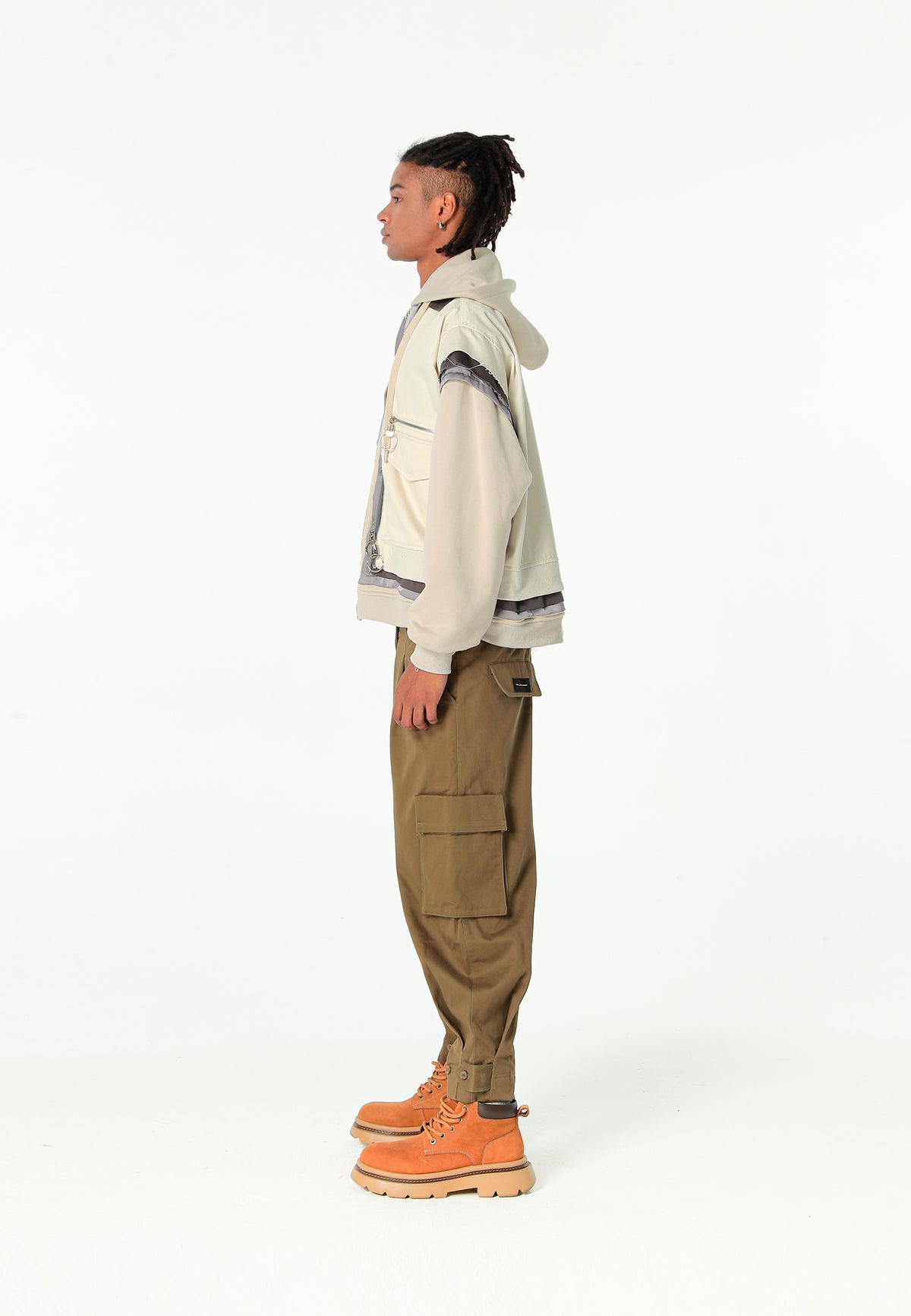 Chaqueta multicapa con capucha, cremallera y paneles superpuestos | MWM [PS_COLORS:ECRU]