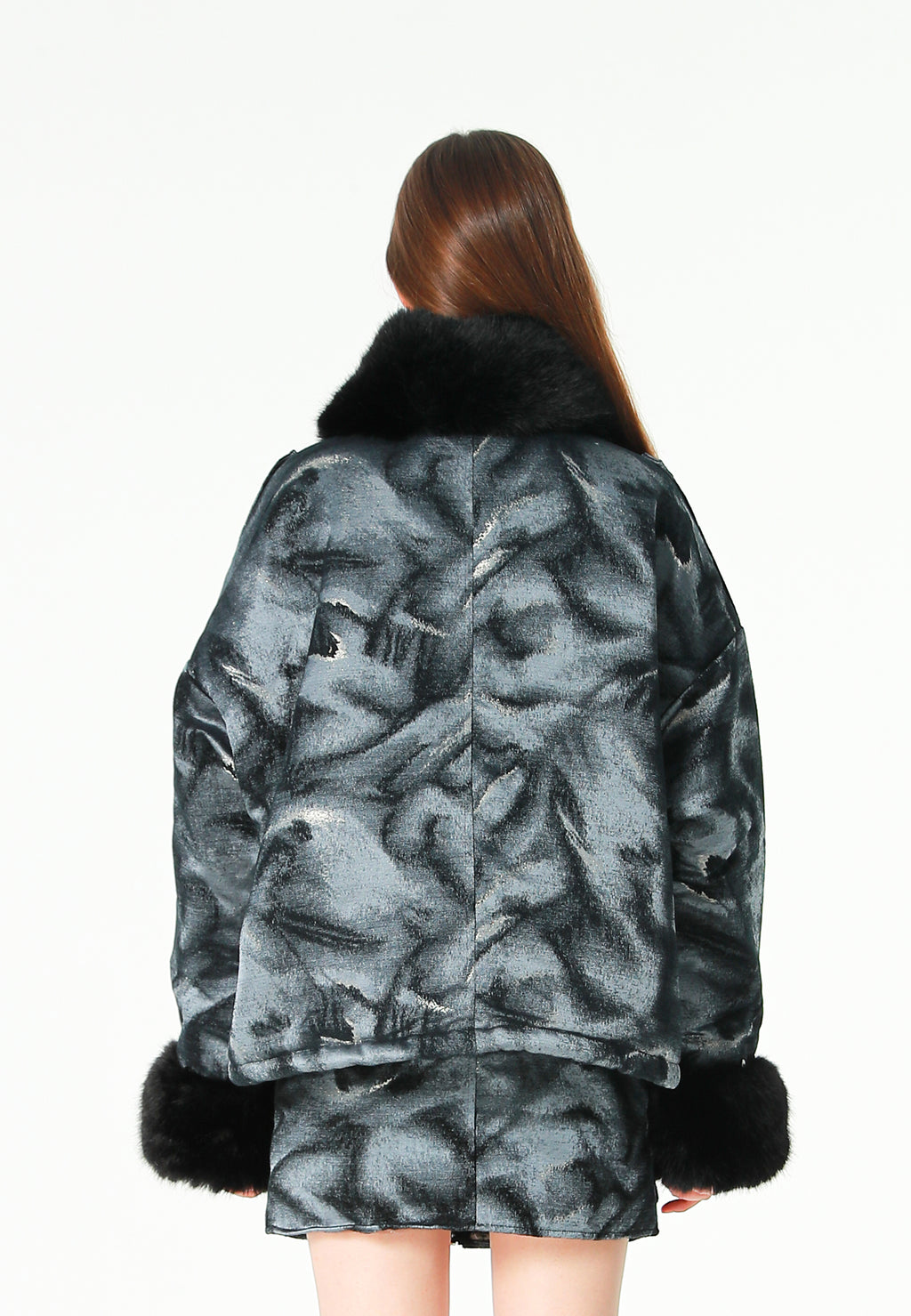 Chaqueta de mujer jacquard de chenilla con brillo, cuello y puños de pelo | MWM [PS_COLORS:BLACK]