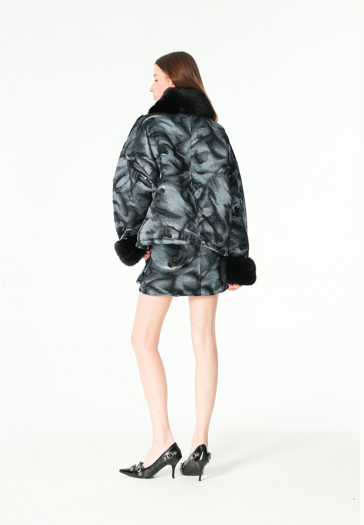 Chaqueta de mujer jacquard de chenilla con brillo, cuello y puños de pelo | MWM [PS_COLORS:BLACK]