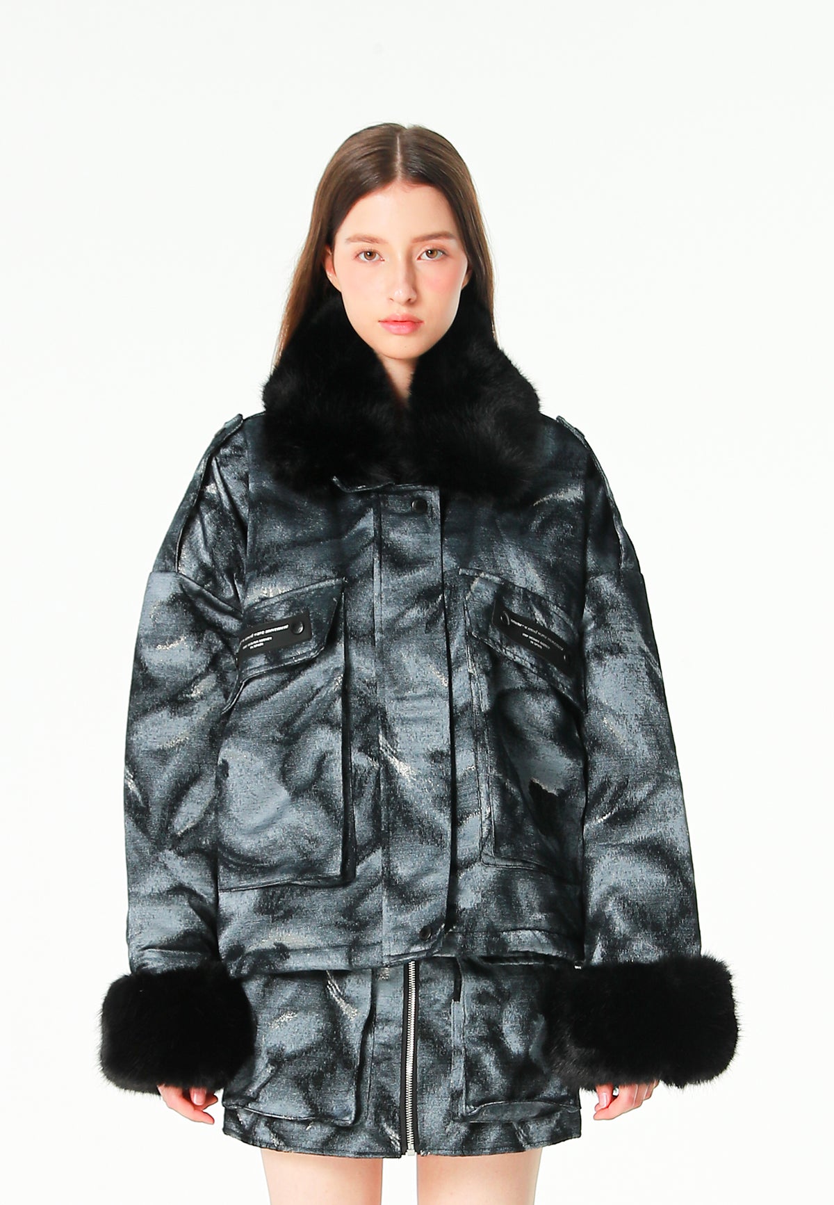 Chaqueta de mujer jacquard de chenilla con brillo, cuello y puños de pelo | MWM [PS_COLORS:BLACK]