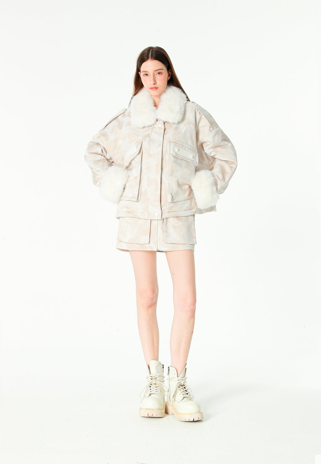 Chaqueta de mujer jacquard de chenilla con brillo, cuello y puños de pelo | MWM [PS_COLORS:IVORY]