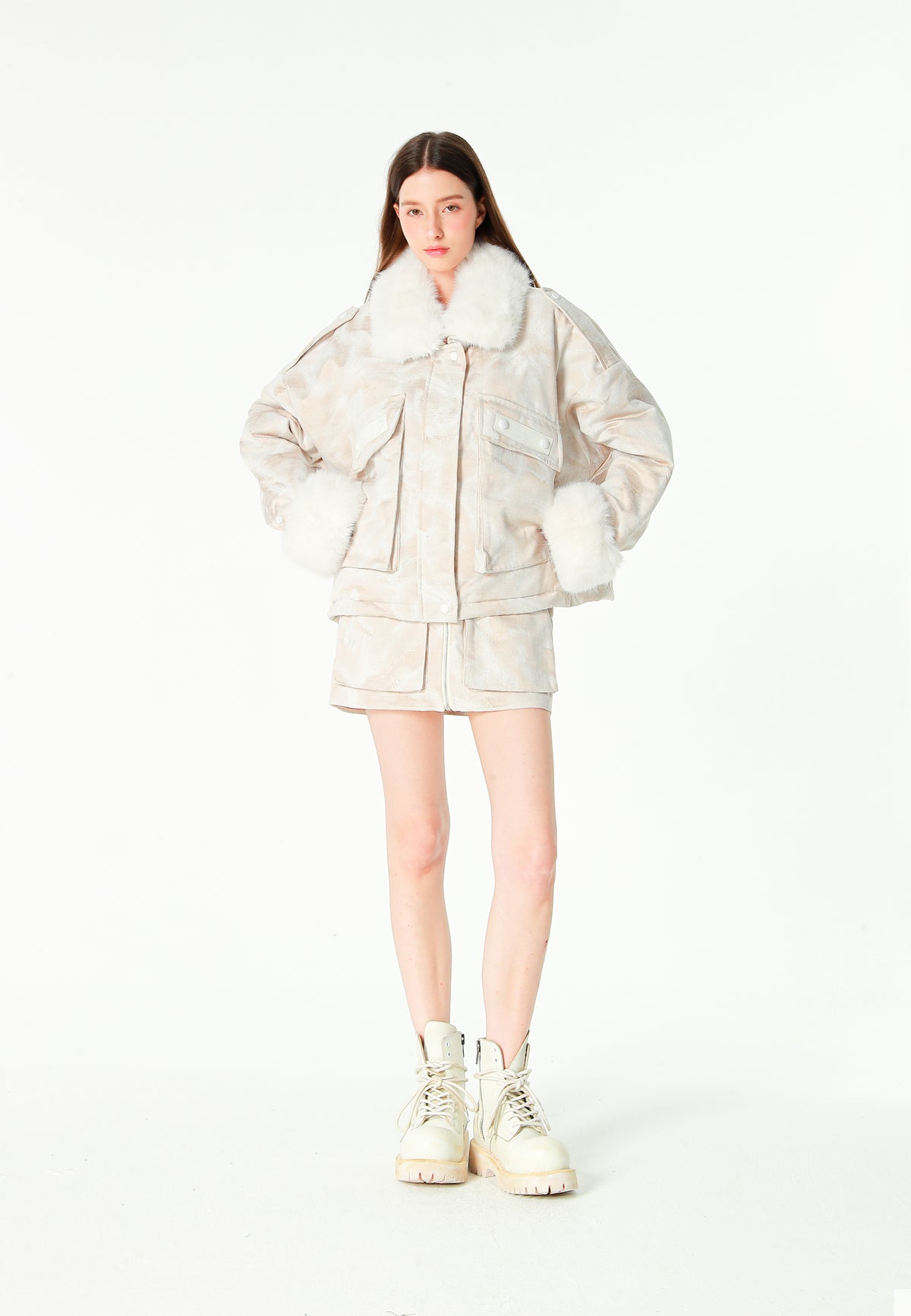 Chaqueta de mujer jacquard de chenilla con brillo, cuello y puños de pelo | MWM [PS_COLORS:IVORY]