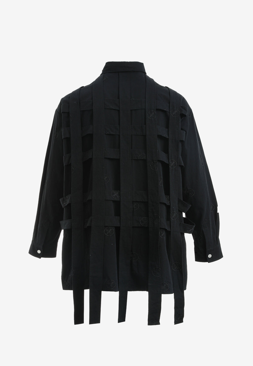 Camisa oversize con diseño entrelazado y motivo circular bordado | MWM [PS_COLORS:BLACK]