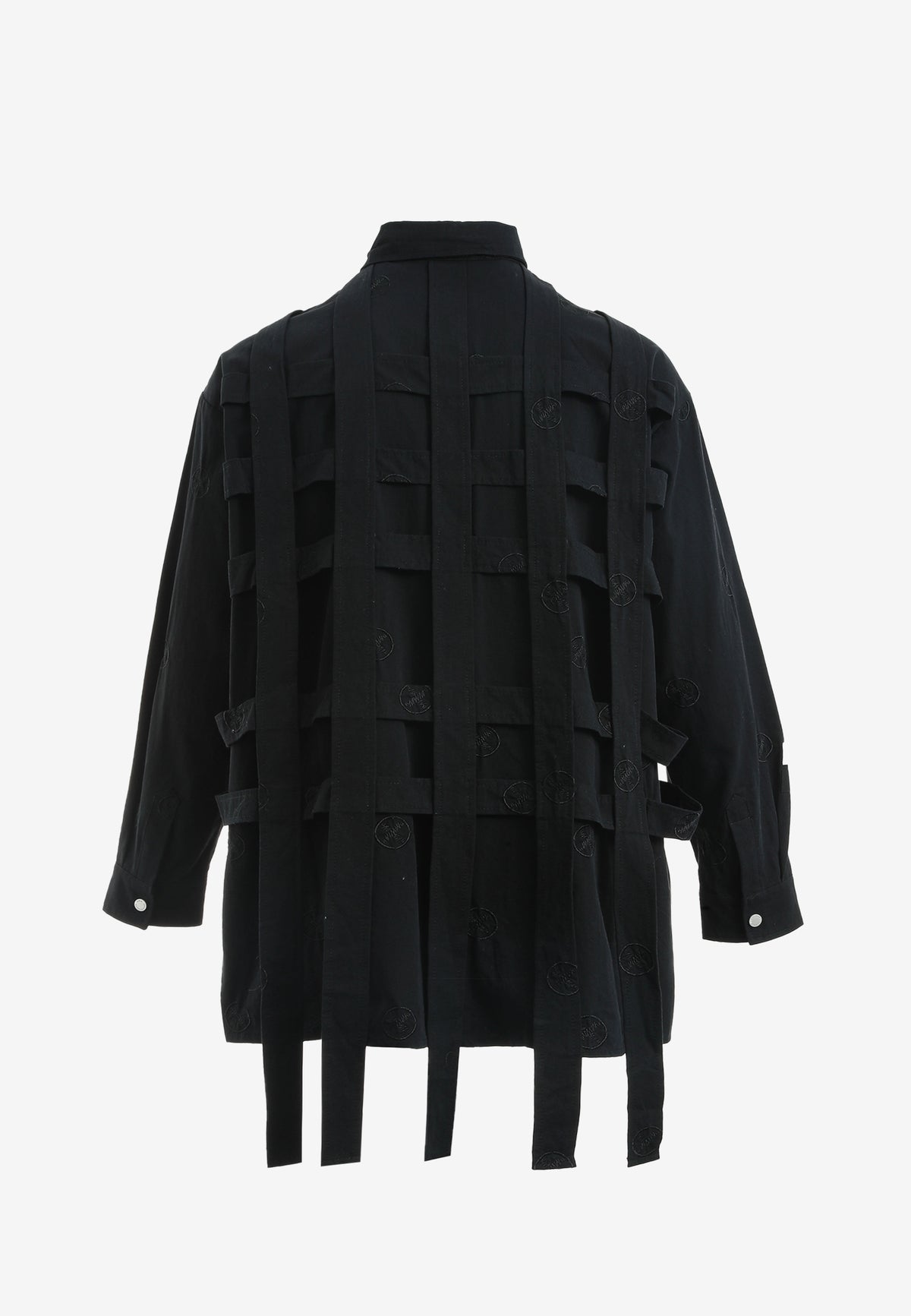Camisa oversize con diseño entrelazado y motivo circular bordado | MWM [PS_COLORS:BLACK]