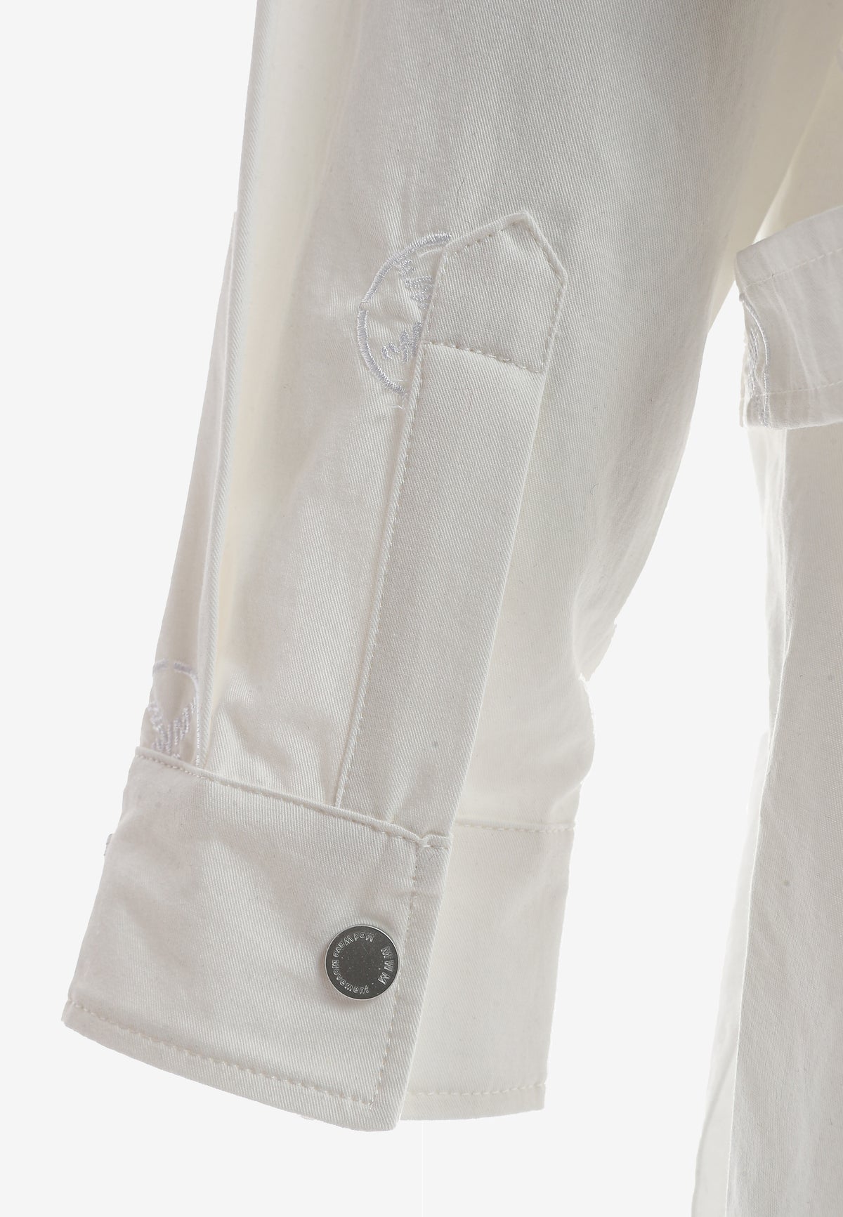 Camisa oversize con diseño entrelazado y motivo circular bordado | MWM [PS_COLORS:WHITE]