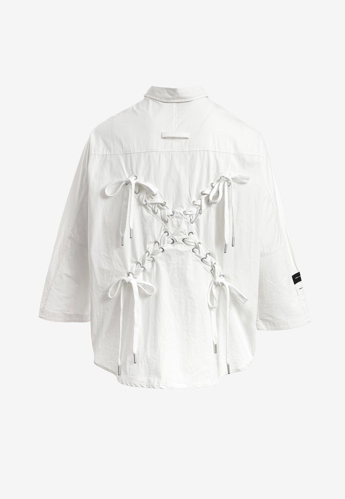 Camisa de corte japonés con puños abiertos y X de cordones cruzados | MWM [PS_COLORS:WHITE]