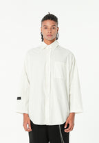Camisa de corte japonés con puños abiertos y X de cordones cruzados | MWM [PS_COLORS:WHITE]