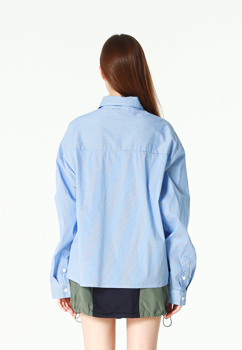 Camisa corta con bolsillos laterales y cierre de inspiración asiatica | MWM [PS_COLORS:BLUE]