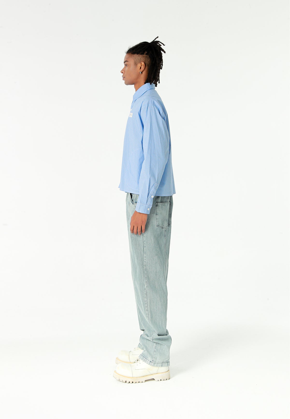 Camisa corta con bolsillos laterales y cierre de inspiración asiatica | MWM [PS_COLORS:BLUE]