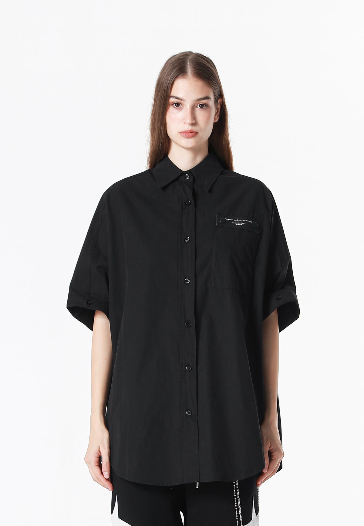 Camisa Wings oversize de inspiración asiática con parche de alas en la espalda | MWM [PS_COLORS:BLACK]