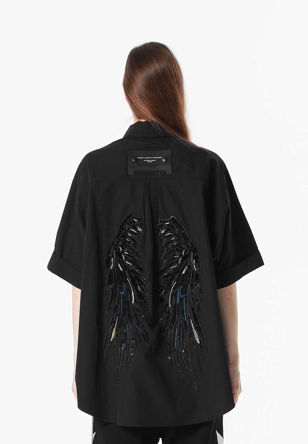 Camisa Wings oversize de inspiración asiática con parche de alas en la espalda | MWM [PS_COLORS:BLACK]