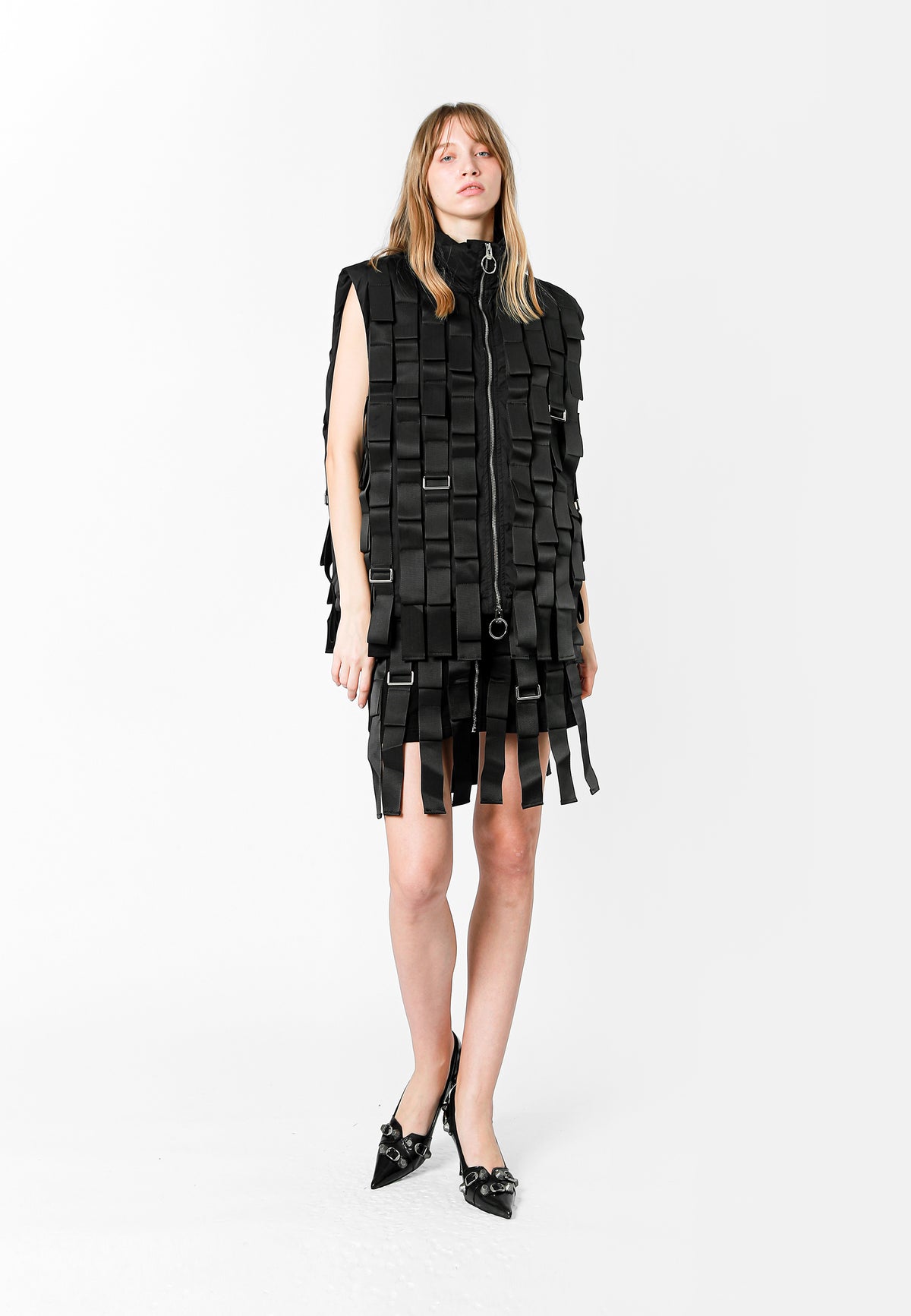 Falda con cintas industriales entrelazadas y detalles metálicos | MWM [PS_COLORS:UNASSIGNED]