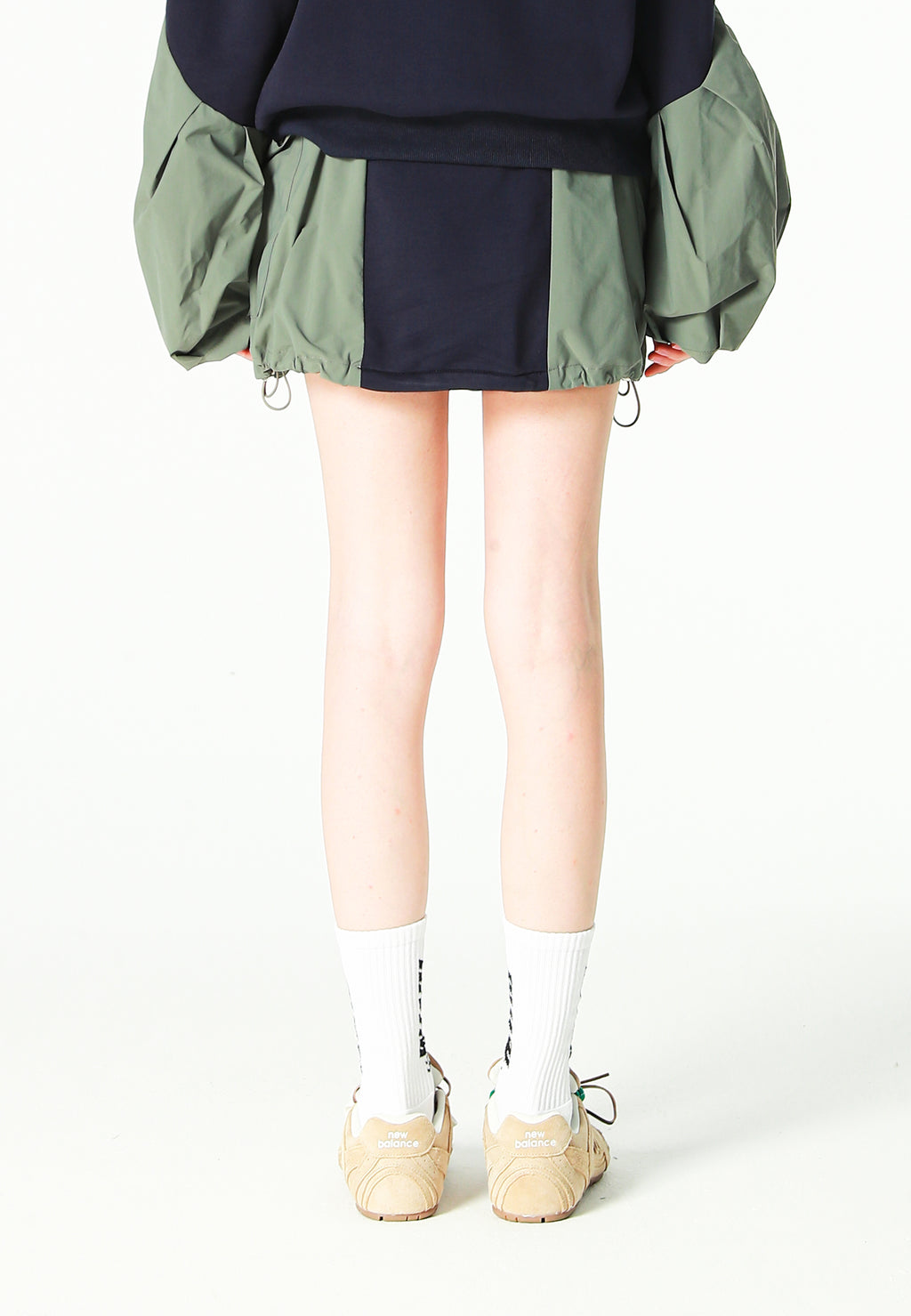 Falda efecto globo con paneles técnicos y bolsillos laterales | MWM [PS_COLORS:NAVY/GREEN]
