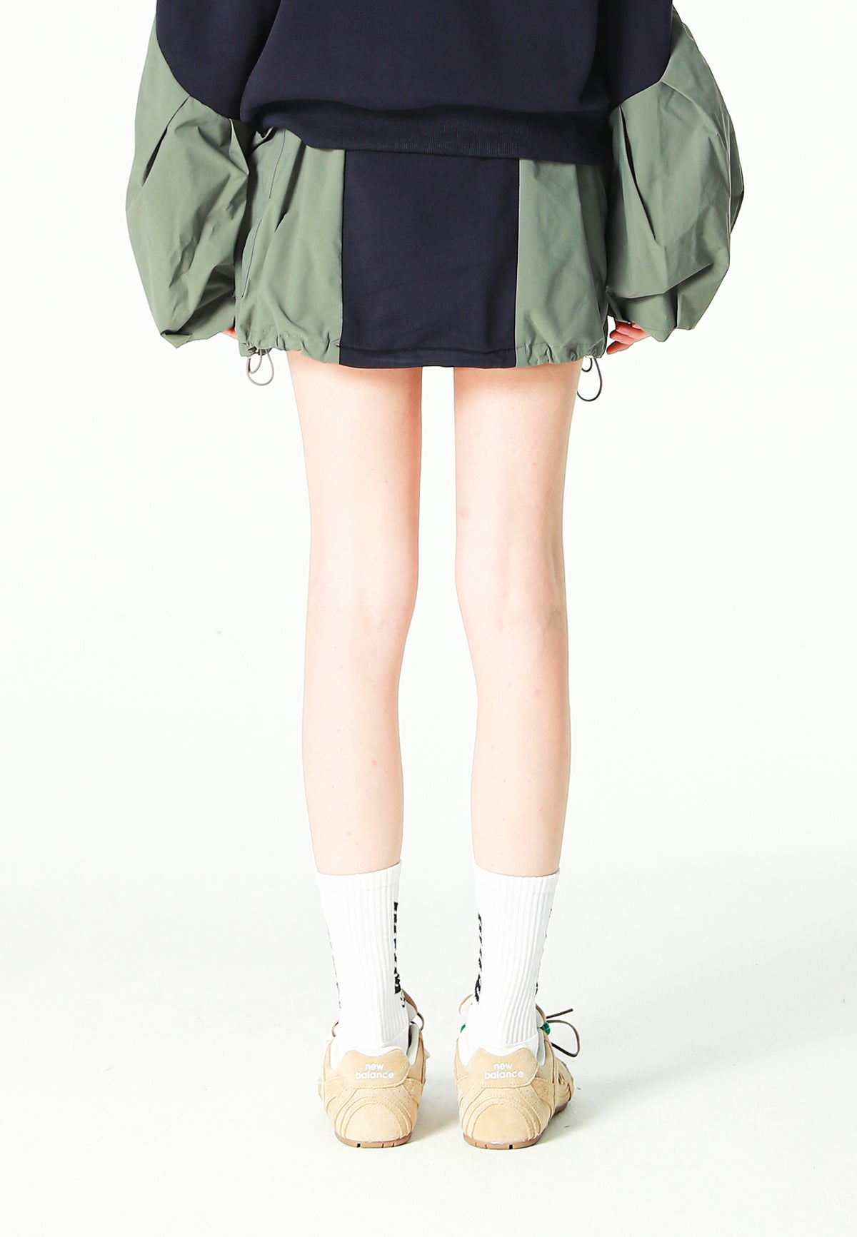 Falda efecto globo con paneles técnicos y bolsillos laterales | MWM [PS_COLORS:NAVY/GREEN]
