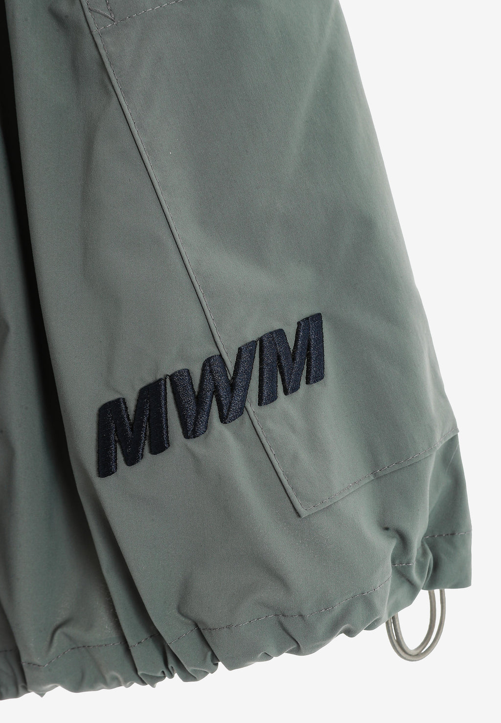 Falda efecto globo con paneles técnicos y bolsillos laterales | MWM [PS_COLORS:NAVY/GREEN]