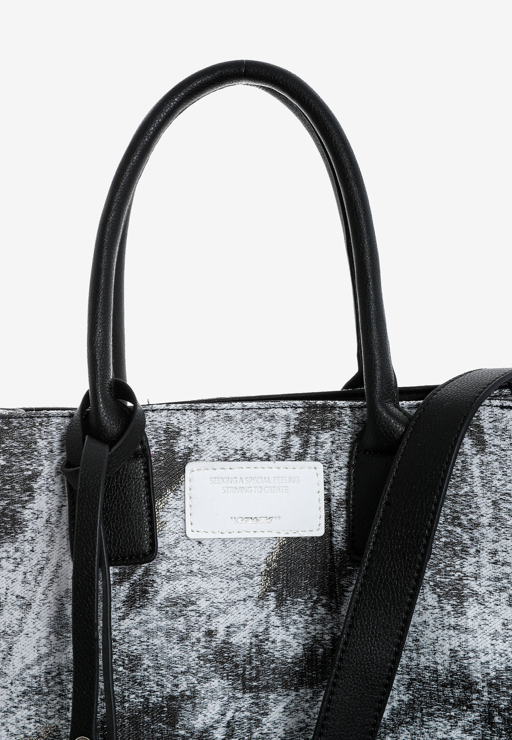 Bolso shopper con panel texturizado y correa bandolera | MWM [PS_COLORS:GREY]