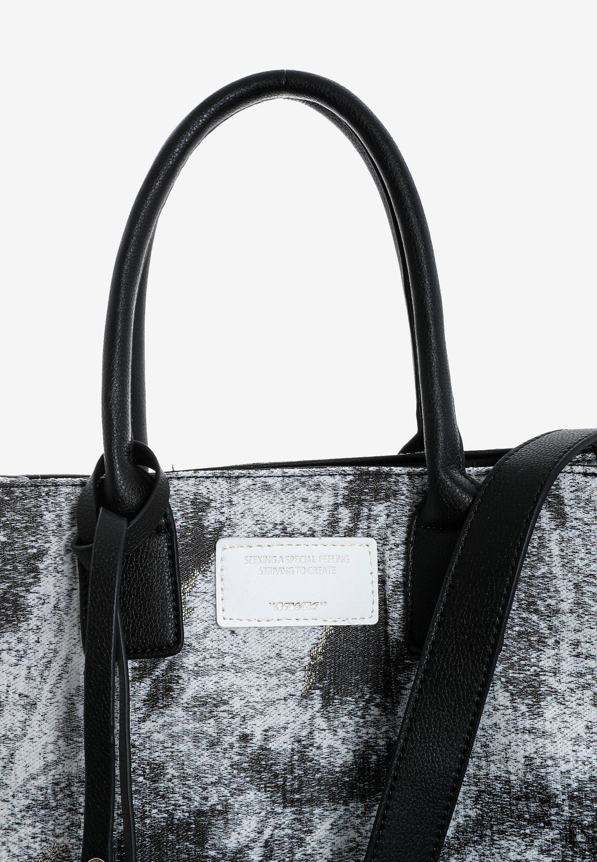 Bolso shopper con panel texturizado y correa bandolera | MWM [PS_COLORS:GREY]