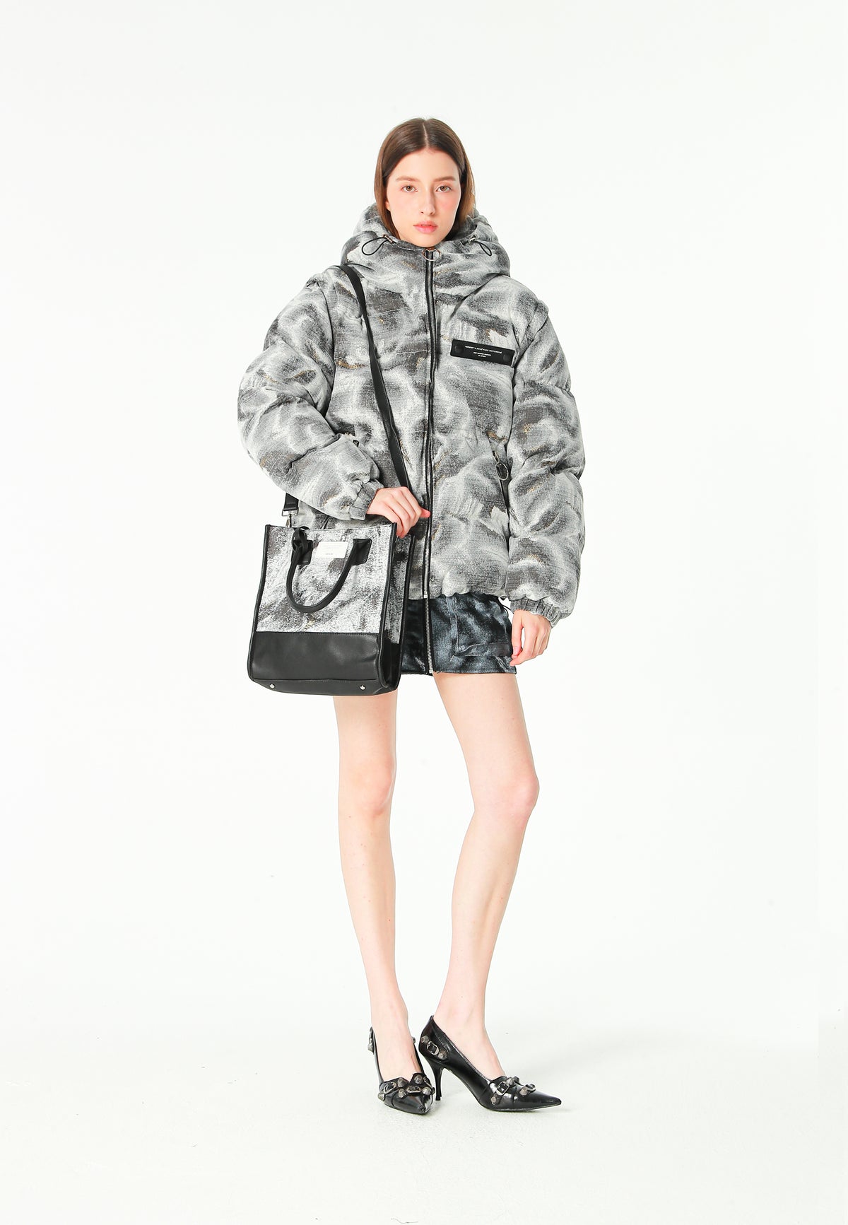 Bolso shopper con panel texturizado y correa bandolera | MWM [PS_COLORS:GREY]