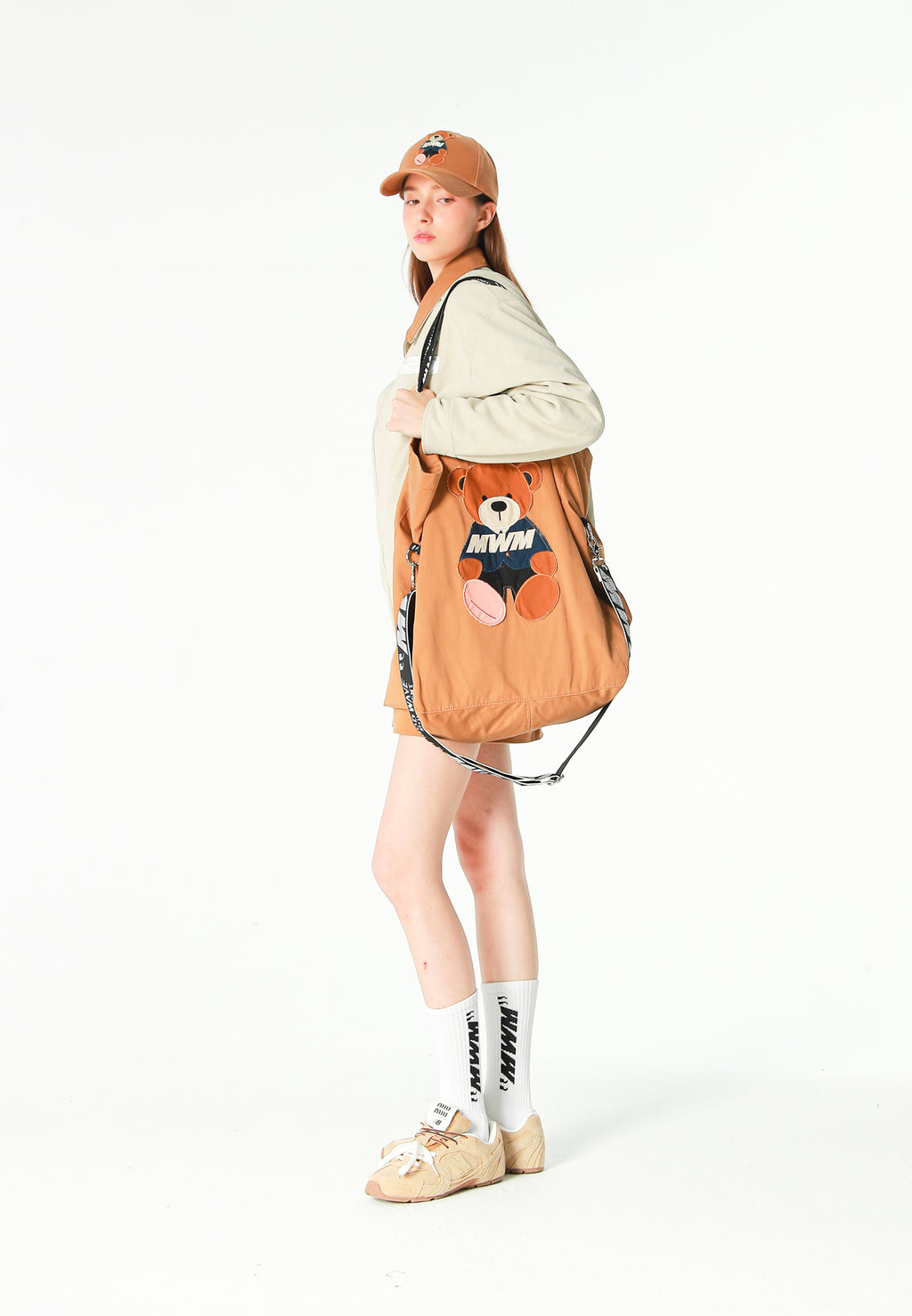 Bolso shopper con parche de oso Teddy y bandolera | MWM [PS_COLORS:CAMEL]