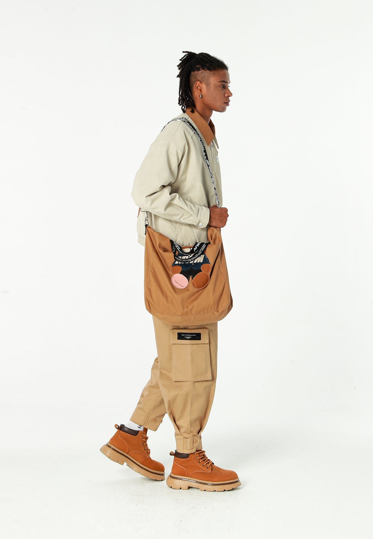 Bolso shopper con parche de oso Teddy y bandolera | MWM [PS_COLORS:CAMEL]