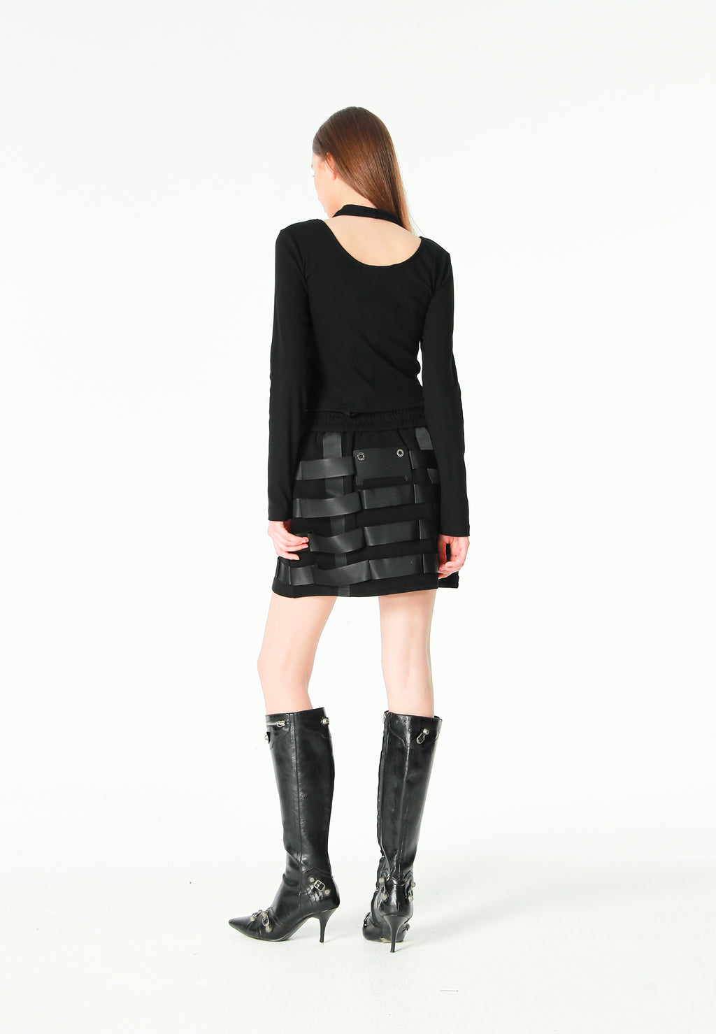 Top ajustado de manga larga con cuello cut-out y tirantes integrados | MWM [PS_COLORS:UNASSIGNED]