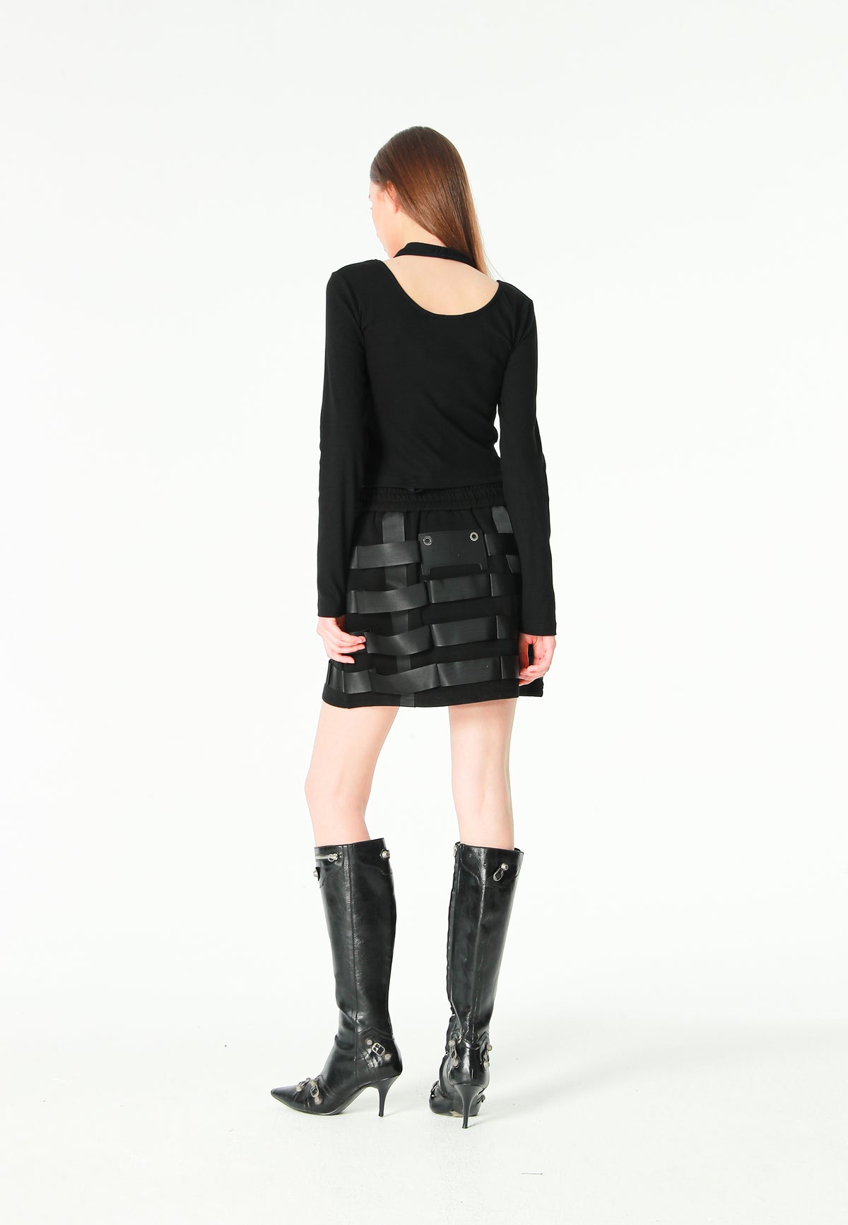 Top ajustado de manga larga con cuello cut-out y tirantes integrados | MWM [PS_COLORS:UNASSIGNED]