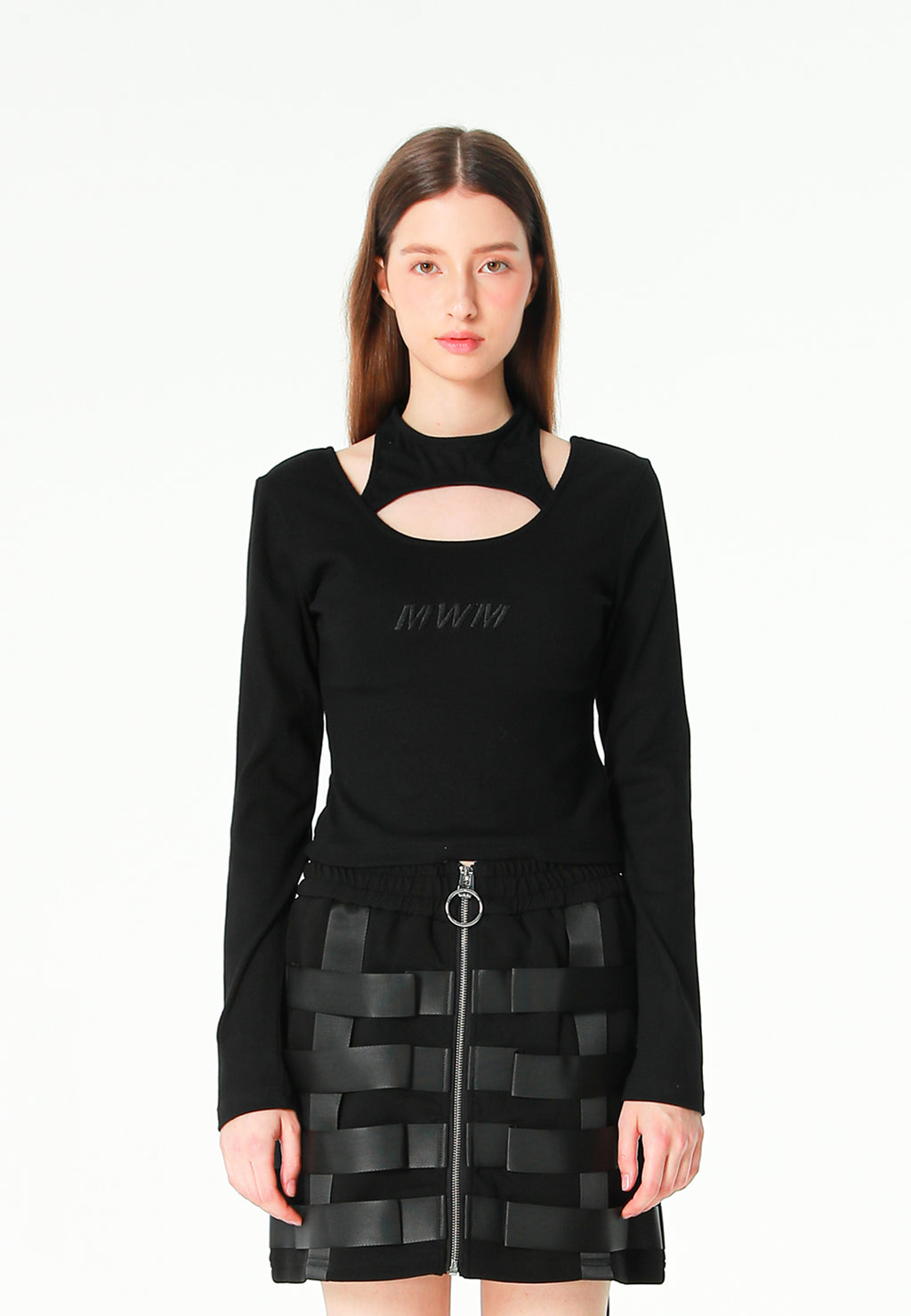 Top ajustado de manga larga con cuello cut-out y tirantes integrados | MWM [PS_COLORS:UNASSIGNED]