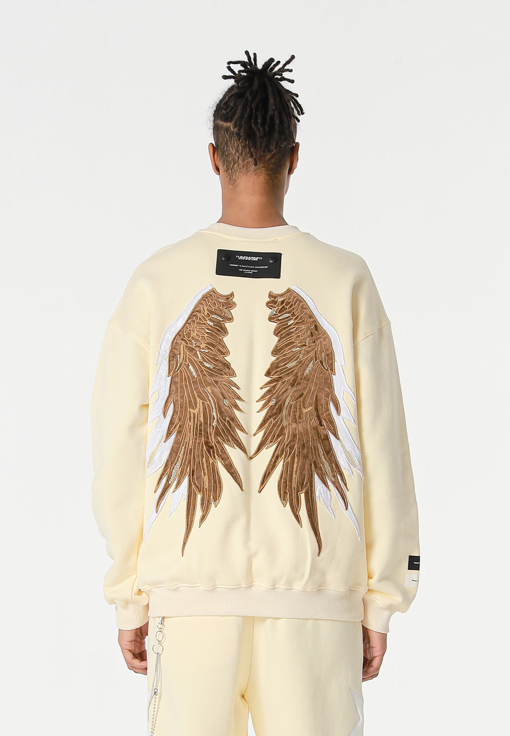 Sudadera Wings de corte relajado con estrellas frontales y doble parche de alas en la espalda | MWM [PS_COLORS:BEIGE]