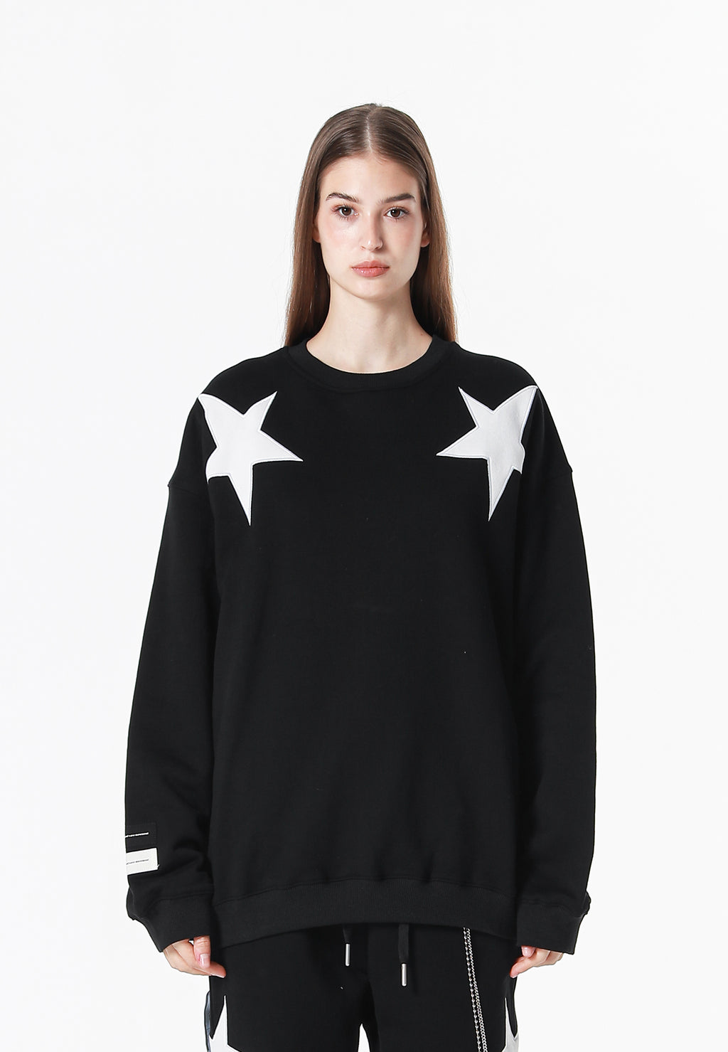 Sudadera Wings de corte relajado con estrellas frontales y doble parche de alas en la espalda | MWM [PS_COLORS:BLACK]