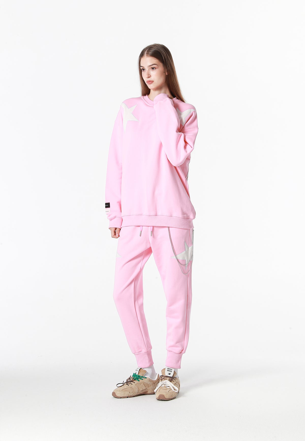 Sudadera Wings de corte relajado con estrellas frontales y doble parche de alas en la espalda | MWM [PS_COLORS:PINK]