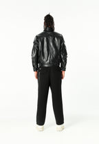 Chaqueta efecto piel con cierre cruzado asimétrico y cuello alto | MWM [PS_COLORS:BLACK]