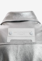 Chaqueta efecto piel con cierre cruzado asimétrico y cuello alto | MWM [PS_COLORS:SILVER]