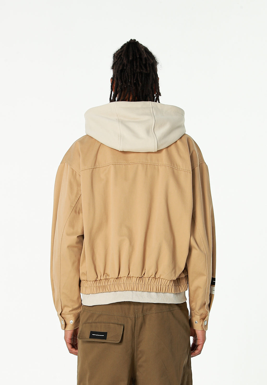 Chaqueta de doble capa con capucha interior y cremallera frontal | MWM [PS_COLORS:BEIGE]