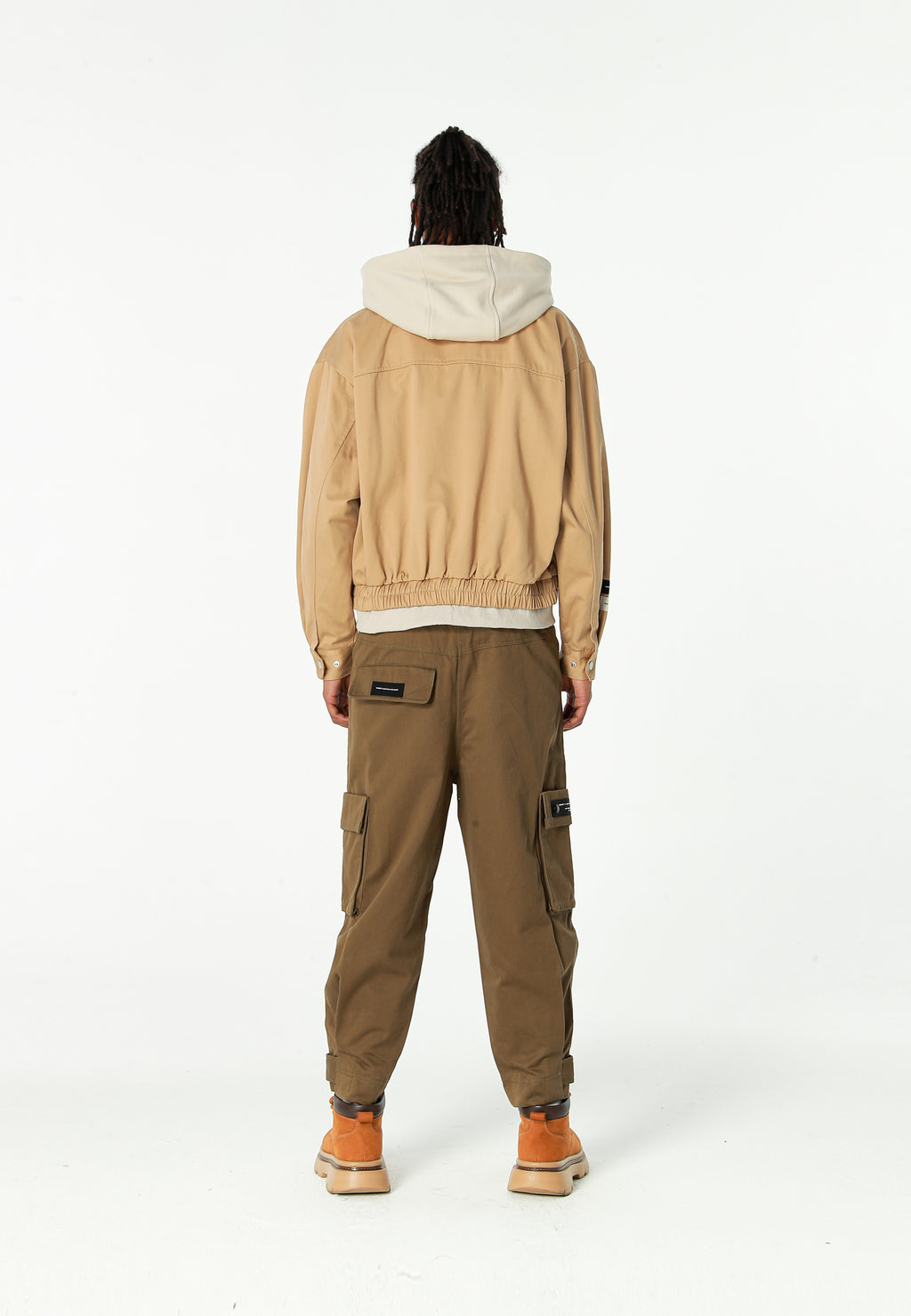 Chaqueta de doble capa con capucha interior y cremallera frontal | MWM [PS_COLORS:BEIGE]