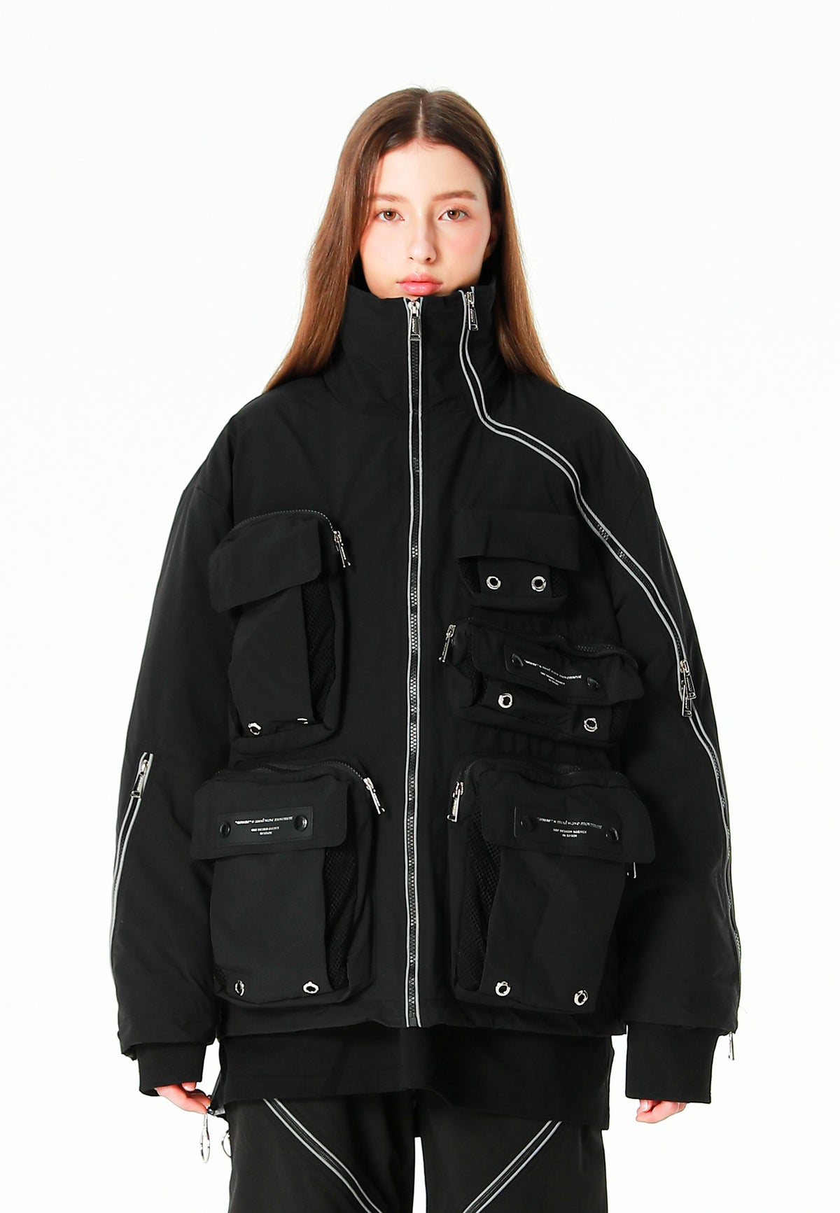 Abrigo puffer técnico con multibolsillos, cuello alto y forro térmico extraíble | MWM [PS_COLORS:BLACK]