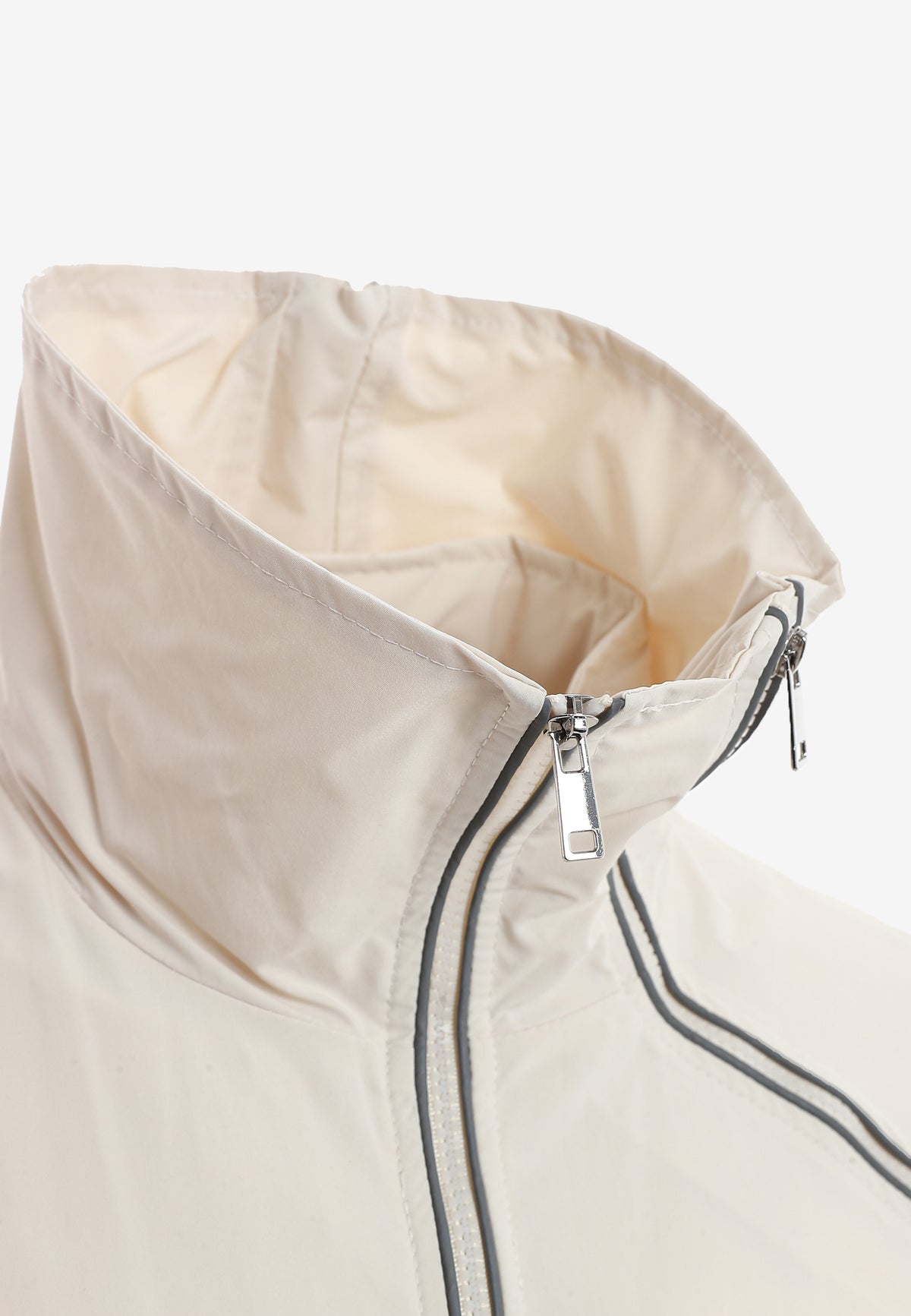 Abrigo puffer técnico con multibolsillos, cuello alto y forro térmico extraíble | MWM [PS_COLORS:ECRU]