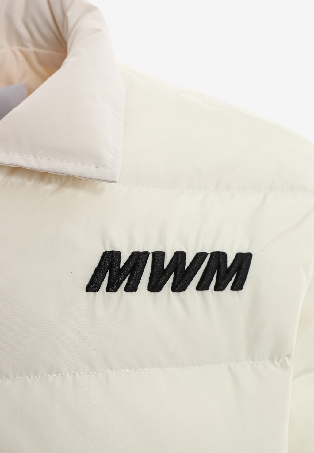 Abrigo puffer técnico con multibolsillos, cuello alto y forro térmico extraíble | MWM [PS_COLORS:ECRU]