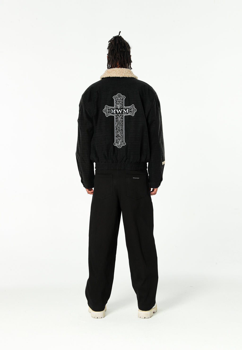 Chaqueta aviador efecto cocodrilo con cuello de borrego y parche de cruz | MWM [PS_COLORS:UNASSIGNED]