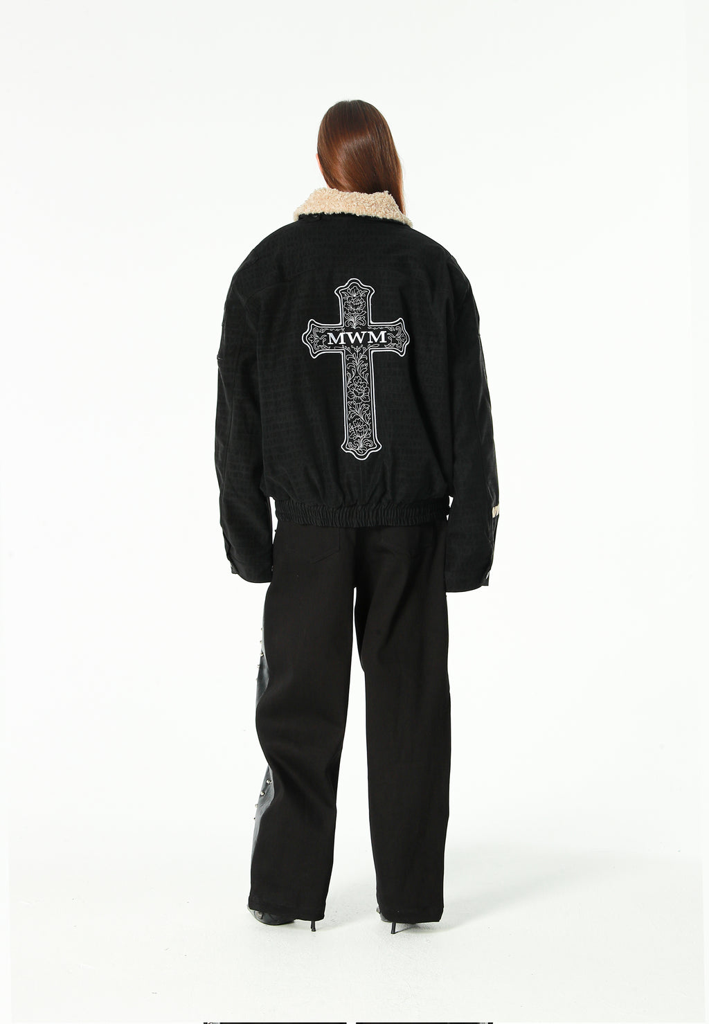 Chaqueta aviador efecto cocodrilo con cuello de borrego y parche de cruz | MWM [PS_COLORS:UNASSIGNED]