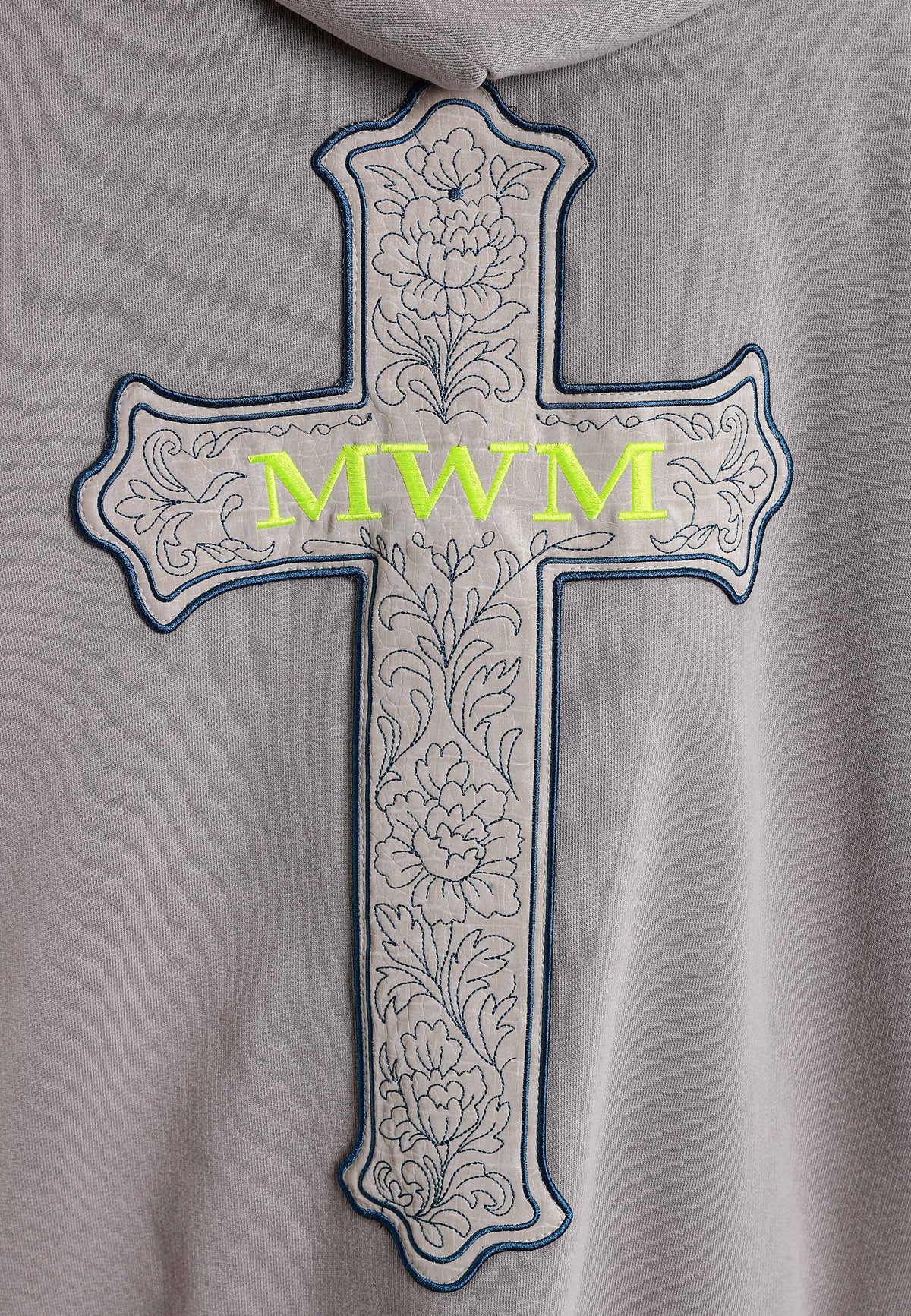 Sudadera con capucha de pelo, cremallera frontal y parche de cruz | MWM [PS_COLORS:GREY]