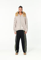 Sudadera con capucha de pelo, cremallera frontal y parche de cruz | MWM [PS_COLORS:GREY]