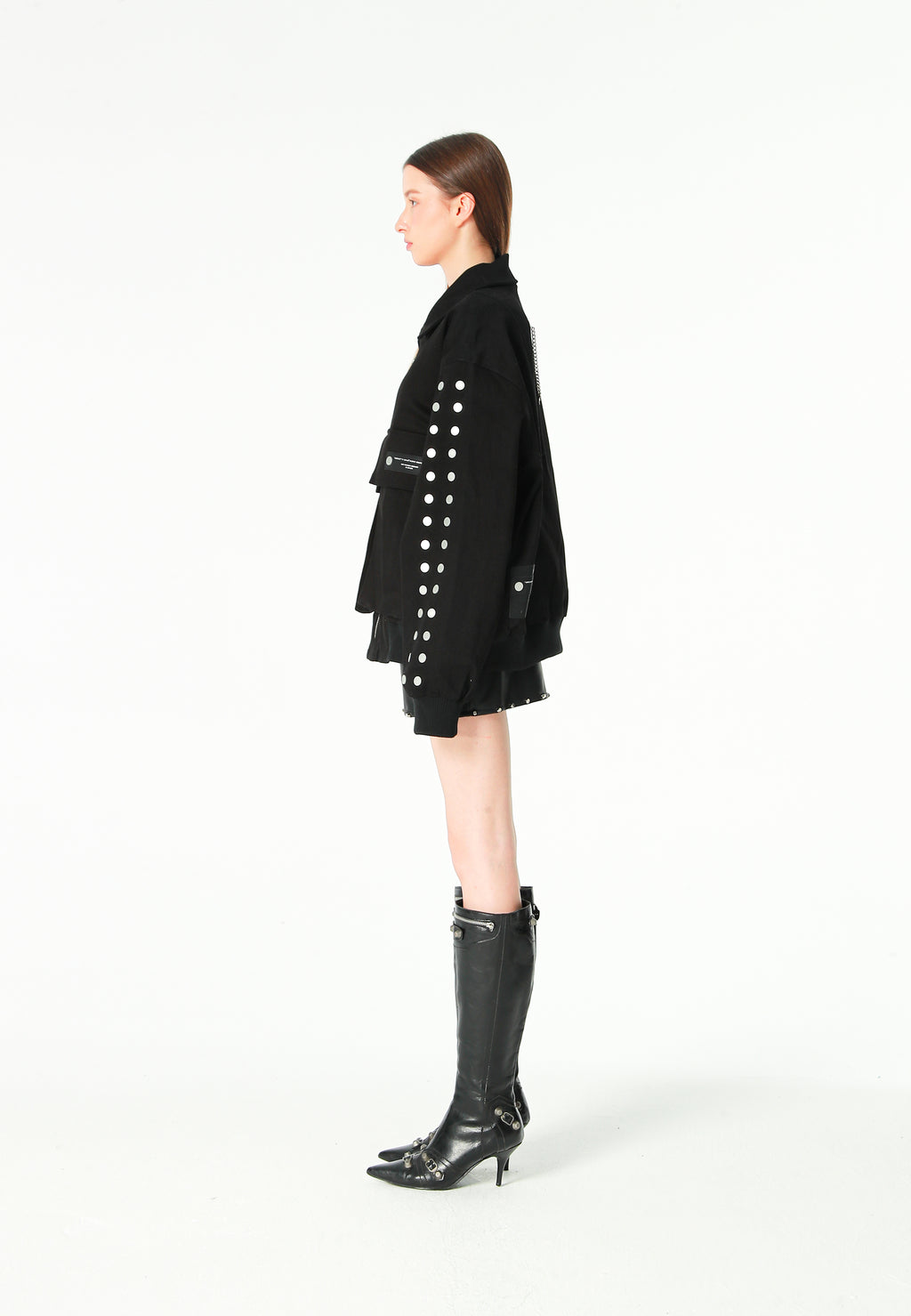 Chaqueta bomber vaquera con grandes bolsillos frontales y botones MWM en las mangas | MWM [PS_COLORS:BLACK]